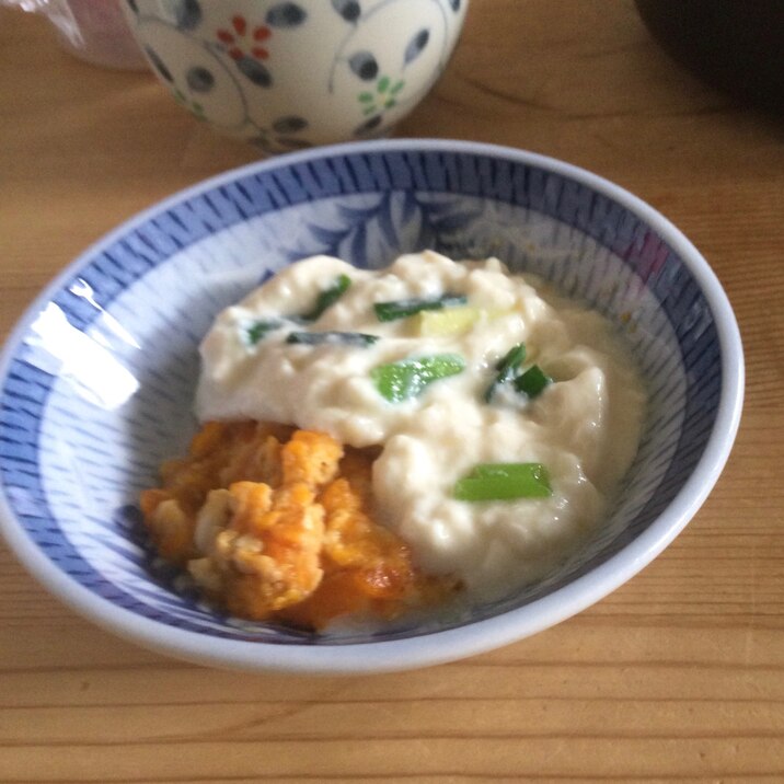 醤油味スクランブルエッグ☆ねぎ豆乳ヨーグルトかけ♪